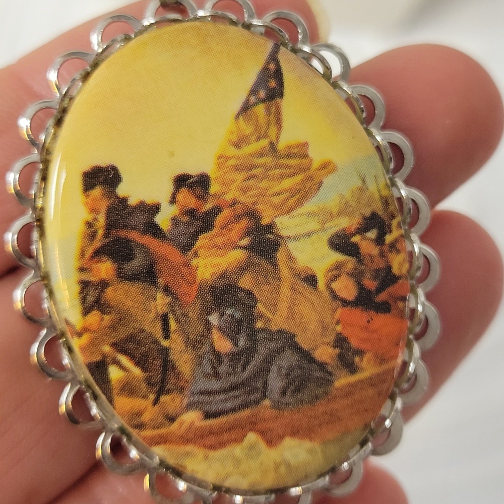 Vintage George‎ Washington Crossing the Delaware Cameo Pendant Necklace 24"